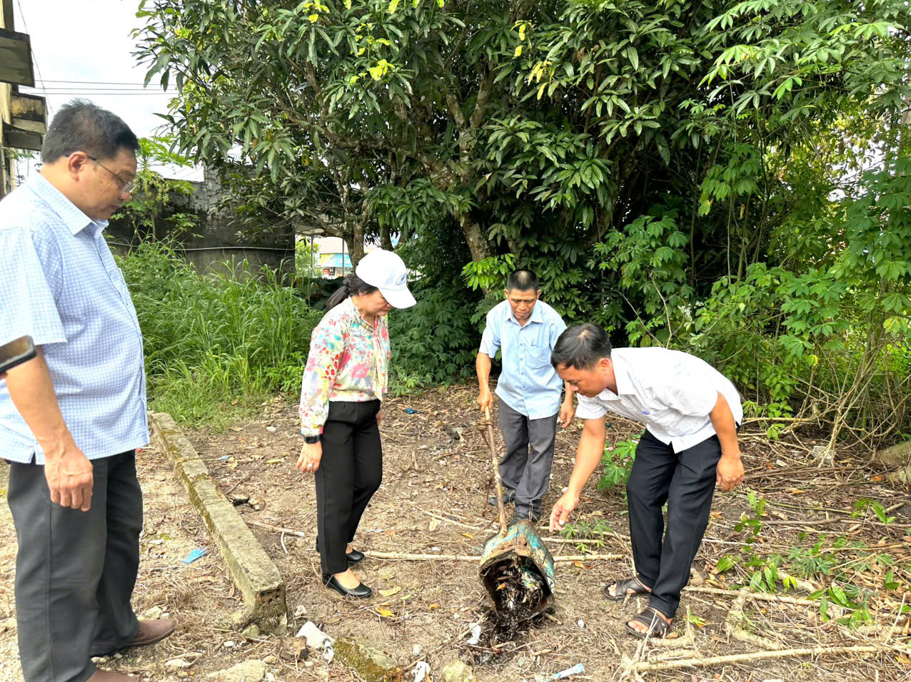 Kiểm tra tình hình phòng chống dịch sốt xuất huyết Dengue trên địa bàn xã Đăk Kan